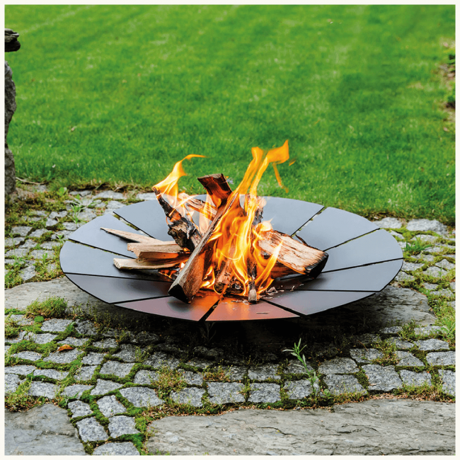 Kratki Sunny Garden Fire Pit